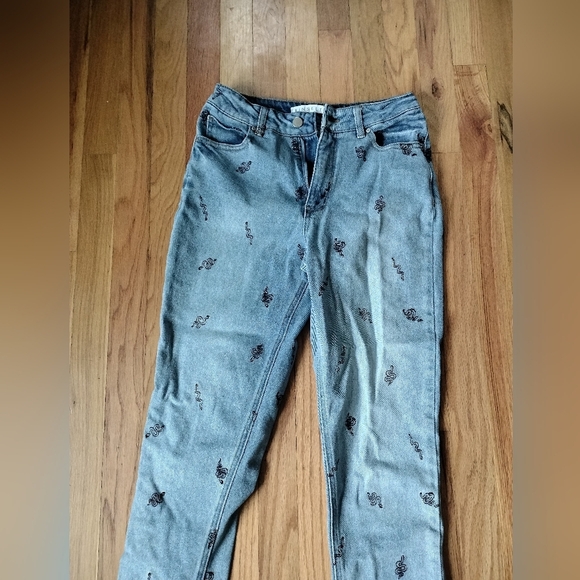 Tinseltown Light Blue Ankle Jeans with Black Embroidery Snak Design - Picture 4 of 8